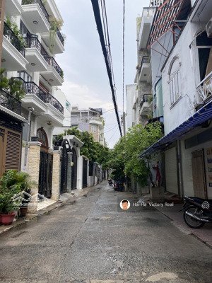 bán nhà hxh đường đồng đen, gần gx tân việt _dt: 5.7 x 12.8m, nhà 3 tầng đẹp, kiến trúc tân cổ điển