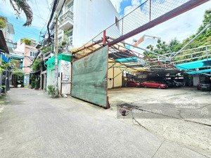 4tỷ4 chỉ còn 4tỷ150tr, 24m2, 3 tầng, đối diện khu vincom phan văn trị