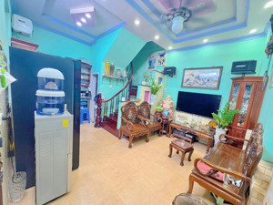 bán căn hoàng hoa thám - mặt tiền đẹp - nhà dân xây - vị trí đẹp - ở luôn.
diện tích: 35m2 x 4 tầ