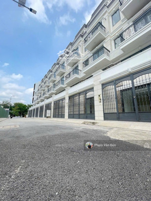 bán nhà mới 5 lầu sát kđt vạn phúc. xe hơi để trước nhà ngày đêm. vị trí đẹp