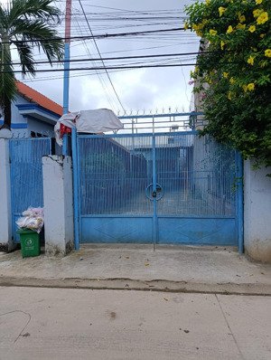 cần cho thuê xưởng 552 m2 mặt tiền đường lớn, tiện nghi đầy đủ sẵn dùng