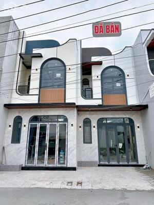 Nhà trệt lầu có sân đậu ô tô - Gần bệnh viện Nhi Đồng và đại học FPT Cần Thơ