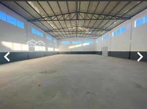 kho mới sửa. mới 99%. mt đường xe cont di chuyển. giá siêu hợp lý chỉ 35tr/500m2.