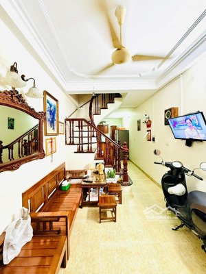 phạm ngọc thạch 36m2 ,lô góc 2 thoáng, gần phố, ngõ ba gác thông, nhà dân xây mới, full đồ