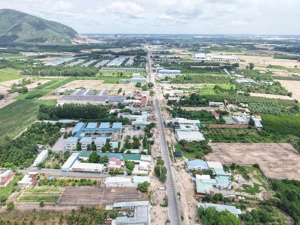 bán khu văn phòng 3.300m² có 100m² thổ cư odt ngã 4 sáu dẩu giá 7,6 tr/m2