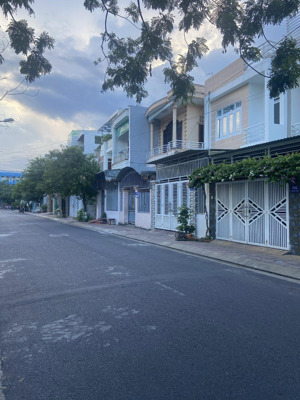 bán đất 99.9 m2, ngang 5m, hướng nam, mặt tiền đường nguyễn trác(rộng 10m), giá 6.2 tỷ