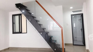 bán nhà quận 3 hxh 50m2 3 tầng nở hậu 5.5m 4 pn sát mt trần văn đang 6 tỷ.