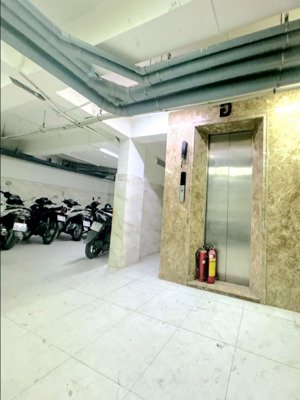 bán tòa nhà vpcty mặt tiển ngay cổng aeon tên lửa - 5 tầng hầm ,thang máy - 200m2