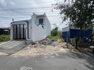 chủ ngộp cần bán gấp lô đất mặt tiền đường nhựa lộc hậu 6m, dt: 103m2 thổ, giá ngộp: 1.35 tỷ, shr