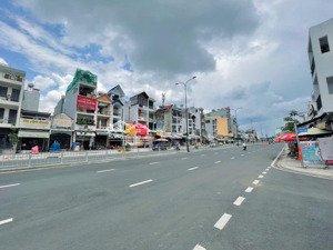 bán gấp - khu vip dương quảng hàm - hẻm nhựa xe hơi - sát mt - 99 m2 - 8.6 tỷ