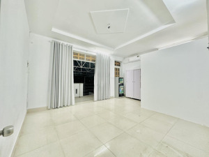 cho thuê căn nhà ngã tư thủ đức riêng biệt đầy đủ nội thất 40m2 giá rẻ