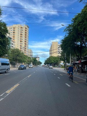 bán khách sạn 7 lầu hoàn công góc 2 mặt tiền bãi sau