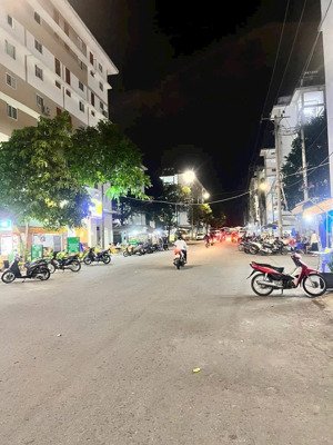 57m2, mặt tiền becamex hòa lợi, tp hcm, sổ hồng: 1,350 tỷ, thuê 5,5 triệu/tháng. sài gòn mua được