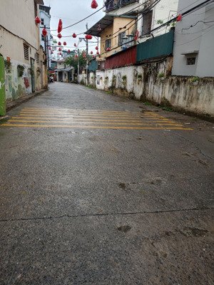 bán nhà cổ nhuế _ đường thông ô tô vào nhà _ 50m ra phố _ dt 45m, 5 tầng, giá chào 10,9 tỷ.