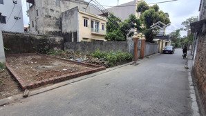 chính chủ gửi 51,8m2 đất tổ 9, thị trấn đông anh khu vực dân trí cao. đường thông ô tô tránh