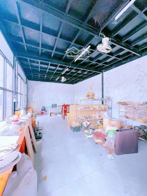 cho thuê xưởng gần 2000m2 tba 250kva gần kcn amata. giá thuê chỉ 45tr/th. p.long bình - biên hòa