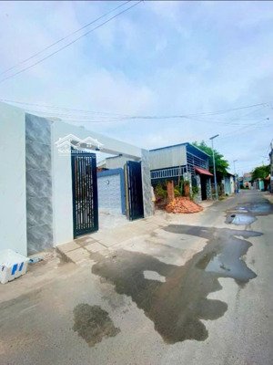 nhà đẹp mới xây ngay trung tâm long hải đưa trước 1ty500 nhận nhà luôn.