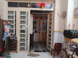 cmt8 gần chợ hòa hưng - 4 tầng có sân thượng - vừa ở vừa kinh doanh - giá 4.7 tỷ
