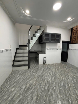 935 huỳnh tấn phát q7. 160m2 chỉ 11tỷ. có 7 căn nhà riêng. thích hợp cho thuê chdv. tổng 14 phòng