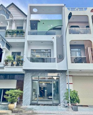 view đẹp! hot! lê văn sỹ - tân bình, 70m2, 4pn - 4wc, gần công viên hoàng văn thụ