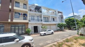 tôi là chủ nhà, cần bán căn nhà mt đường số 3, trung tâm chánh nghĩa, dt 10x16.37m, 3 tầng, 6pn 7wc