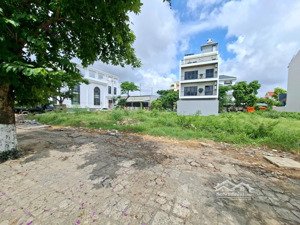 cực hiếm: 2 lô đất liền kề phạm văn đồng (dự án nam sông) 300m - mt 15m - 61 trđ/m