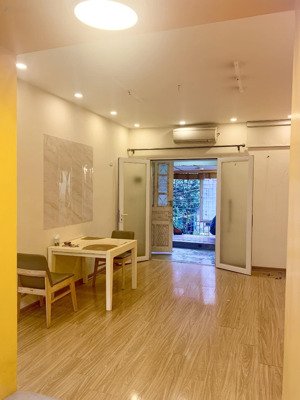 chính chủ bán gấp căn hộ tập thể tầng 2 tại 199 hồ tùng mậu, dt 30/60m 2 ngủ 2 ban công, giá 2.85tỷ