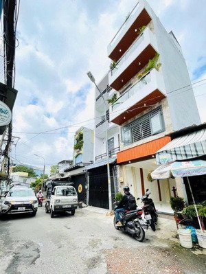 gia đình tôi bán gấp căn nhà ở tt. hóc môn, 7,4 tỷ, 68m2, xd 4 tầng