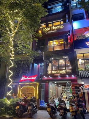 cho thuê nhà mặt phố nguyễn khánh toàn 90m2 x 5 tầng, mt 6m, giá 80tr/tháng, vị trí vàng, sạch sẽ