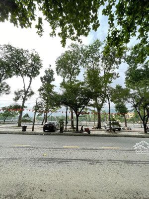do chuyển đổi vị trí kinh doanh nên bán đất ở vị trí đẹp có 102 mặt tiền đường nguyễn tất thành