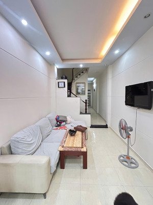 cho thuê nhà riêng chính chủ 110m2, 1 trệt, 1 lầu, có thể vào ở ngay đường lê văn lương, quận 7