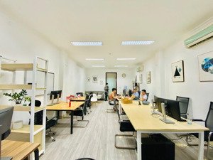 tôi cần sang nhượng văn phòng 45m2 đã chia sẵn 3 phòng tại phố yên lãng - đống đa giá chỉ 7.5.tháng
