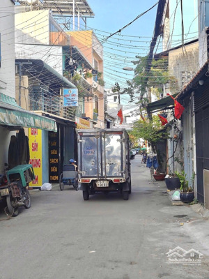 hot! hxh sát mt dương quảng hàm, p5, dt 7,1x10,5m cn 73m2. giá 9,8 tỷ