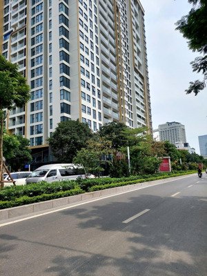 bán nhà mặt phố tại đường lạc long quân dt: 165m2, nhà 10 tầng 1 hầm, giá: 50 tỷ. tây hồ