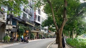 bán nhà mặt phố trần vũ, ba đình. dt sổ 70m2 x 3t, mt 5,8m. view cực đẹp, kinh doanh sầm uất