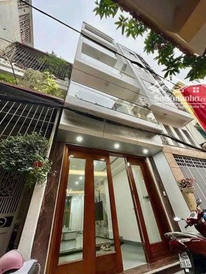 tôi cho thuê nhà hoàng cầu, dt 55m² x 4 tầng, thiết kế chia 2 phòng, đồ cơ bản ở gia đình, vp.18tr