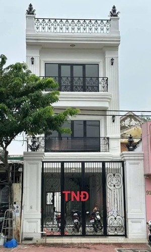 cho thuê nhà mt cmt8, chánh nghĩa. diện tích: 6x25m
kết cấu 1 trệt 2 lầu thông. giá thuê: 40tr/th