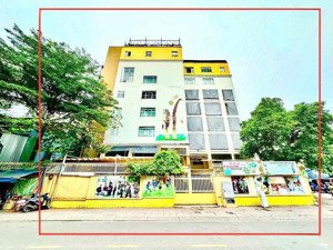 cho thuê nhà 1 trệt 7 lầu góc 2 mt nguyễn thông - kỳ đồng quận 3, sân đậu xe, hệ thống pccc đầy đủ