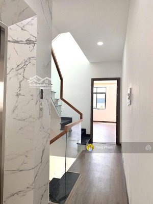 cho thuê shophouse lakeview city, diện tích 7x20m, 5 lầu giá 38tr/tháng bao phí quản lý