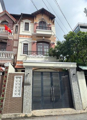 nhà đường lam sơn 6x20m trệt 2 lầu cho thuê