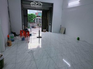 nhà cho thuê 300/18 bùi văn ngữ , phường hiệp thành quận 12,