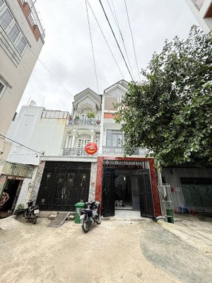 nhà phố sổ riêng, dt khủng 4x18m, cn: 72m2. đường xe tải né nhau. ngay công an, metro q12 giáp gv