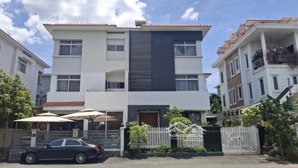 cần bán căn biệt thự mỹ kim trung tâm của phú mỹ hưng với 5 phòng ngủ. nội thất sang trọng. giá tốt