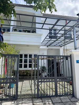cần bán căn nhà phố mới đẹp khu thăng long home, sẵn hđ thuê 3 năm vừa ký 22tr/tháng. full nội thất