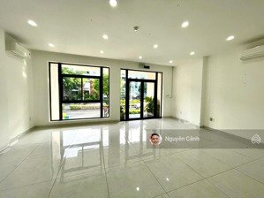 văn phòng tầng trệt 9 x20m,view công viên siêu đẹp,ngăn sẵn vách kính 2 phòng vạn phúc city.