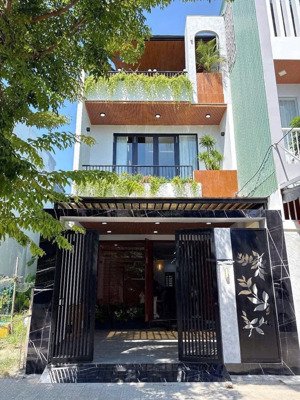 chính chủ bán nhà ngộp 2tỷ950 cho thuê 19tr gần bên chợ bà chiểu bùi hửu nghĩa- phường2- bình thạnh