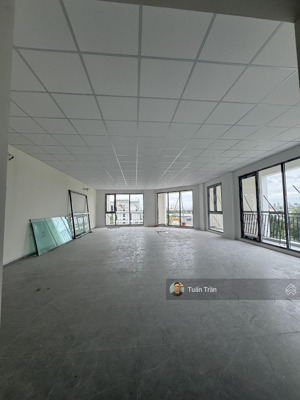 cho thuê toà văn phòng 9,5x20m. hầm 6 lầu. giá 120tr/tháng. view sông sg. khu thạnh mỹ lợi.