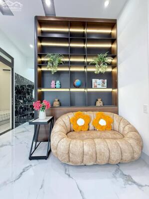 Cần bán kiệt tác 2 tầng, kiệt oto tải đường Trường Chinh, giá sập sàn chỉ hơn 3 tỷ.
