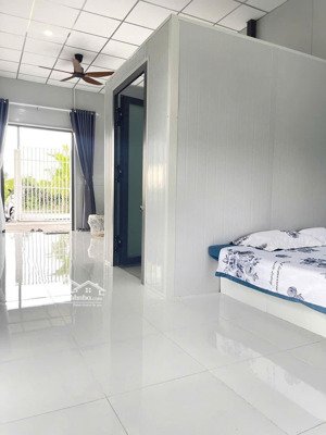 500m2 có nhà cấp 4 sẵn điện nước đầy đủ trồng nhiều cây ăn trái xung quanh vườn đẹp