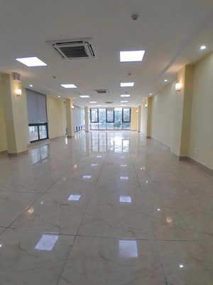 cho thuê văn phòng 100m khuất duy tiến, thanh xuân chỉ 22 triệu. lh 